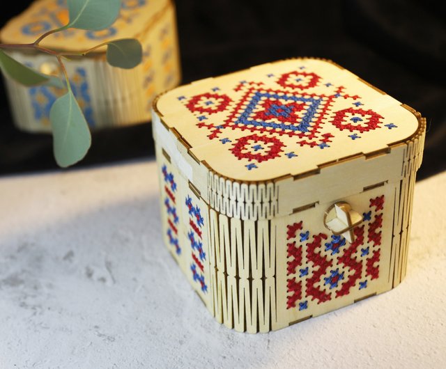 刺繍　アクセサリー木製ボックス 2個 刺繍 アクセサリー木製ボックス 2個 木製ボード刺繍ジュエリー