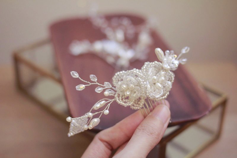 手工啞白珠花珍珠頭飾,新娘水晶頭飾,新娘花飾,bridal headpiece - 髮夾/髮圈 - 珍珠 白色