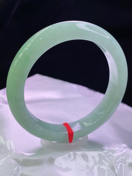 一念之間 緬甸老坑 天然A貨翡翠手鐲 圈口56.3MM 冰糯滿豆綠 編號04633