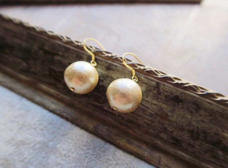 Cotton Pearl Japanese Vintage Snowball Earrings 14mm Cotton Pearl - Earrings & Clip-ons - Pearl Gold