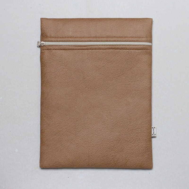 Laptop Sleeve Simple and Stylish 12.5-inch Laptop Sleeve A4 File Pouch-Faux Leather Brown - กระเป๋าแล็ปท็อป - เส้นใยสังเคราะห์ สีนำ้ตาล