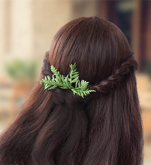FloraFantasyIZ Green leaf hair comb Fern hair pin Greenery floral hair comb Wedding hair piece