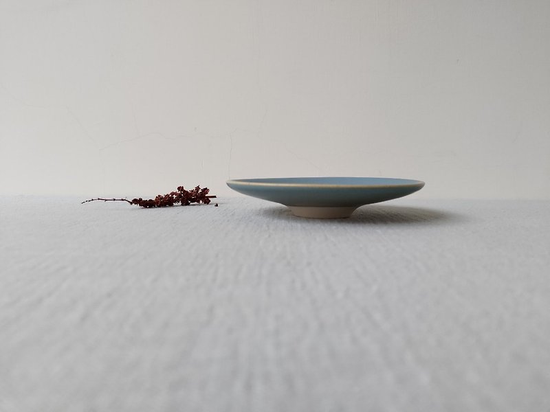 Very People x Hung Cheng - Living Food Bowl / Hand Pulled Broken Porcelain Plate - จานและถาด - ดินเผา หลากหลายสี