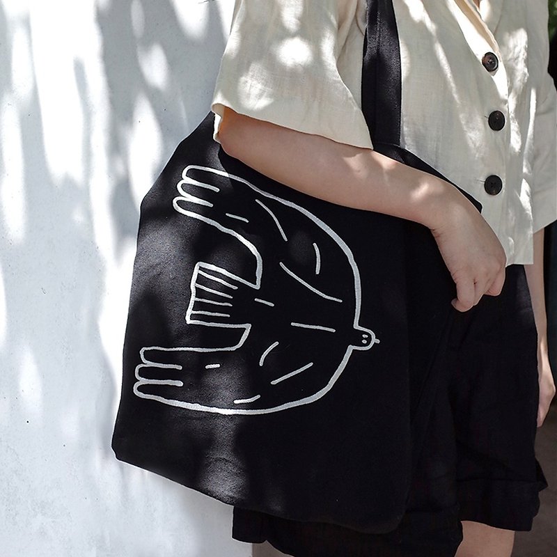In the wind | black canvas bag - กระเป๋าแมสเซนเจอร์ - ผ้าฝ้าย/ผ้าลินิน 