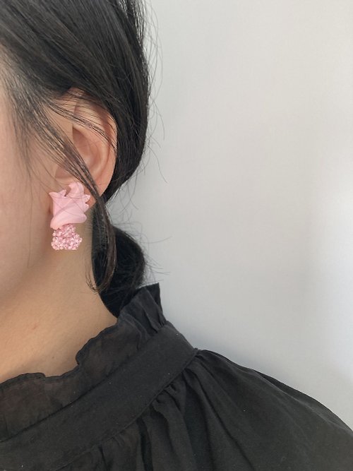 PLUIE et PLUIE #9 粉紅貝殼裝飾 耳環 : 手工製作軟陶