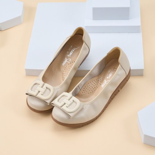 DREAMS SHOP 友善尺碼37-45 寬楦氣墊 雙D釦鬆緊帶娃娃鞋 米色