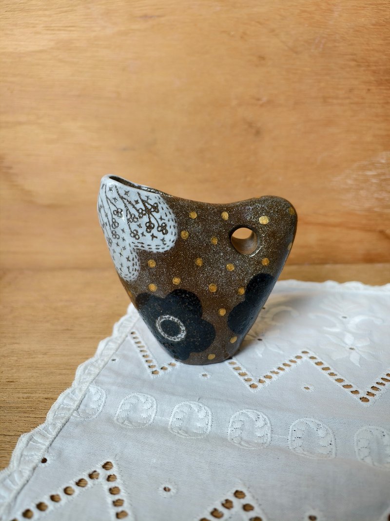 心形刻花花器 - 花瓶/花器 - 陶 