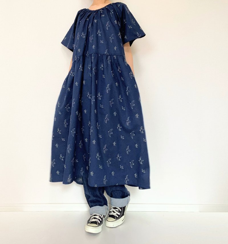 Embroidery  Birds pattern one-piece dress　 short  sleeve　Dark navy blue - ชุดเดรส - ผ้าฝ้าย/ผ้าลินิน สีดำ