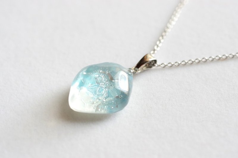 Resin Art Mineral Pendant - Water Surface - Necklaces - Resin Blue