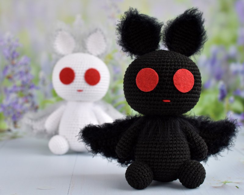 Mothman Plush / Cryptozoology / Cute Cryptid Plush / Kawaii horror - ตุ๊กตา - ผ้าฝ้าย/ผ้าลินิน สีดำ