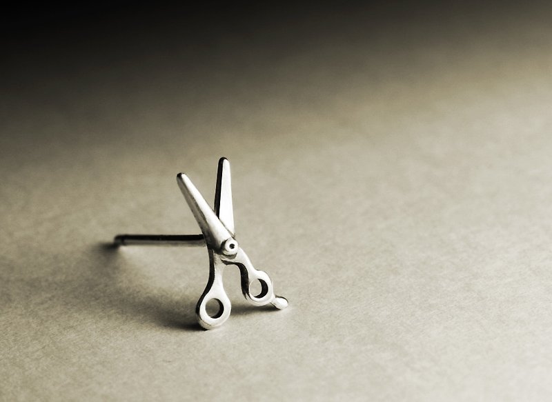 Designer scissors sterling silver earrings (single/pair) - ต่างหู - โลหะ สีเงิน