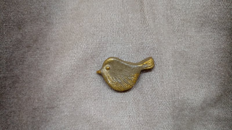 Latte-colored pottery bird pin - เข็มกลัด - ดินเผา สีกากี