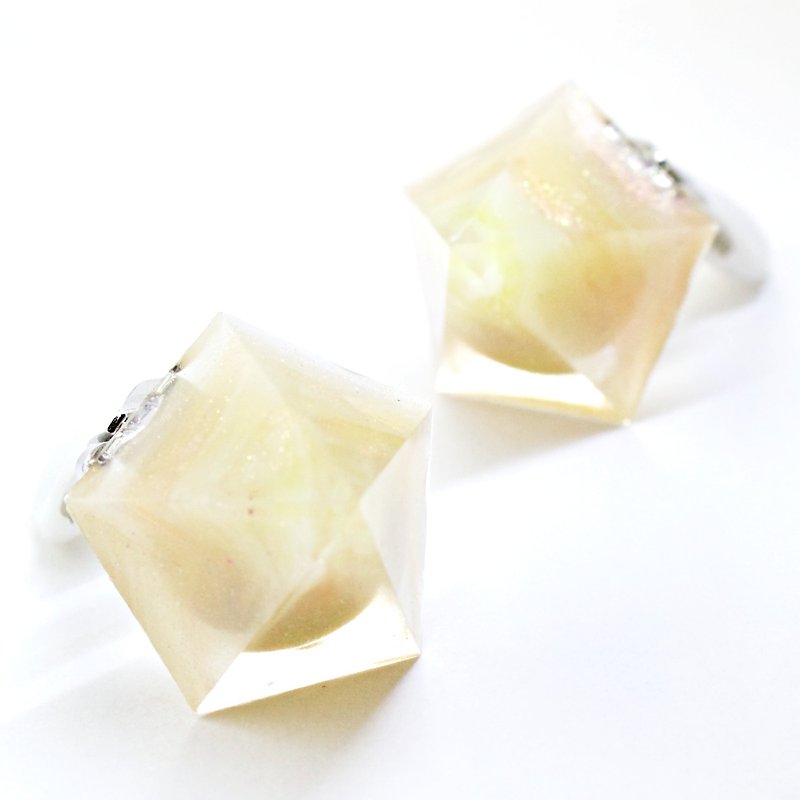 Pentagon earrings (Kiyomori) - ต่างหู - เรซิน สีเหลือง