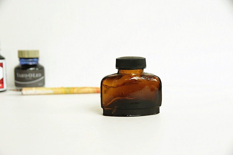 【Good day fetus】 German vintage early brown ink bottle - อื่นๆ - แก้ว สีนำ้ตาล