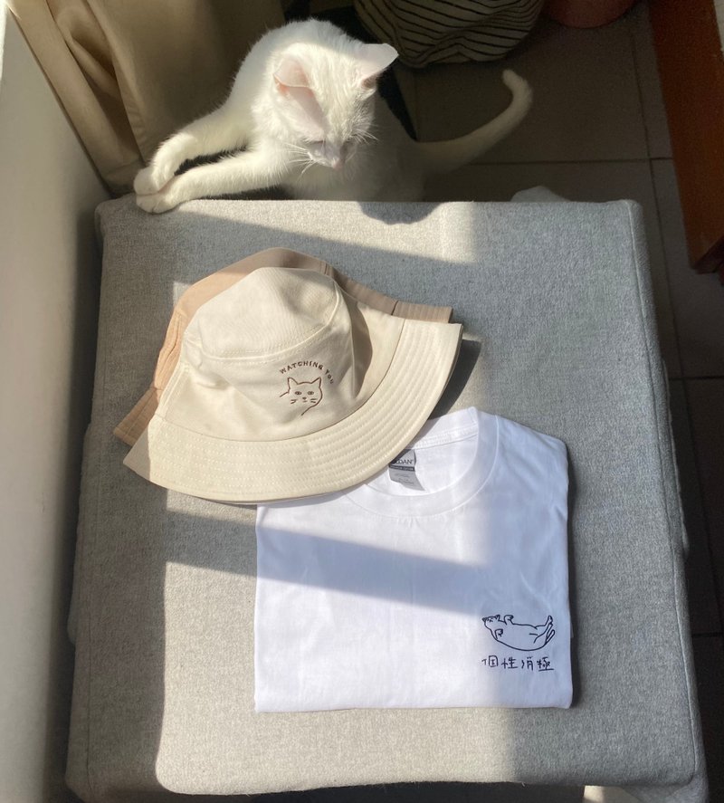 【懶人穿搭組合優惠】人在做貓在看刺繡漁夫帽+個性消極舒服刺繡T - 其他 - 棉．麻 