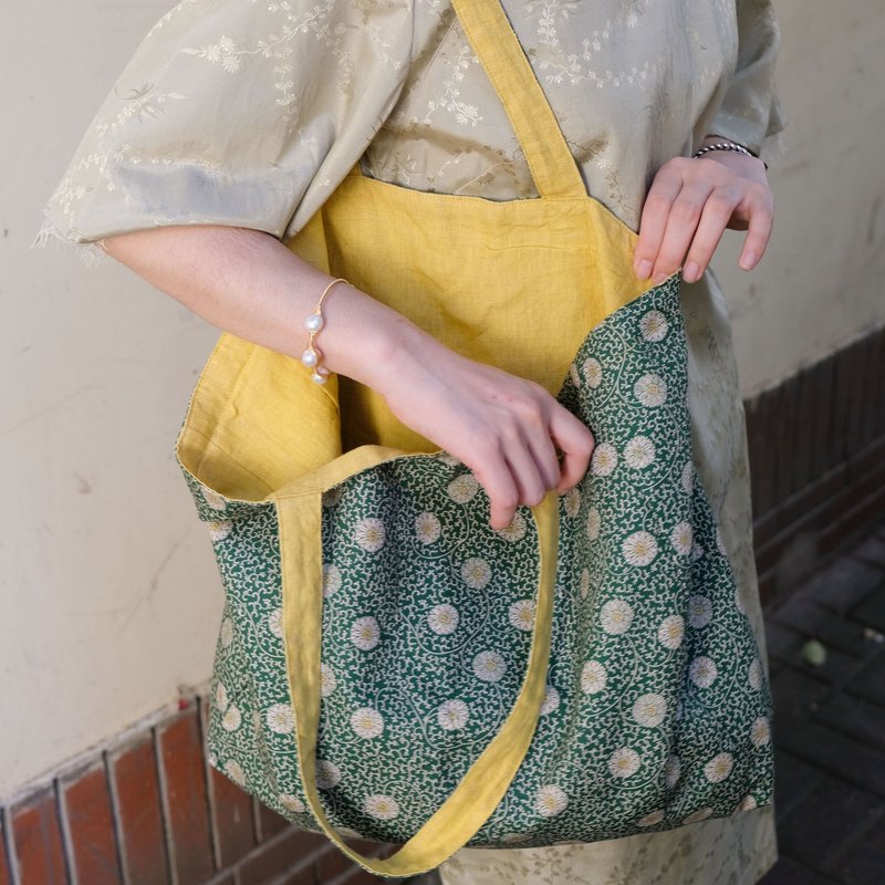 Taiwan shipped yellow and green daisy plant-dyed double-sided cloth bag, reversible literary retro environmentally friendly bag handbag - Handbags & Totes - Cotton & Hemp Yellow