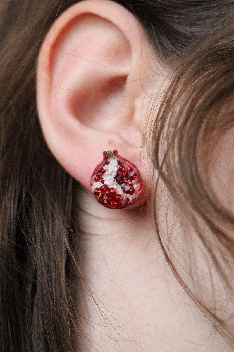 Pomegranate stud earrings - 耳環/耳夾/耳骨夾 - 黏土 紅色