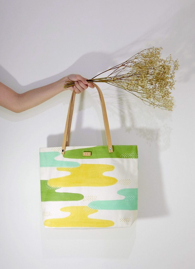 [Hand-painted] Artist Painted Series-Cowhide Tote Side Backpack Canvas Bag (Spring Ginkgo) - กระเป๋าถือ - ผ้าฝ้าย/ผ้าลินิน หลากหลายสี