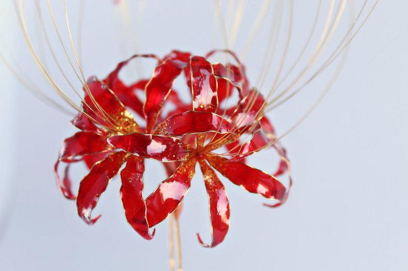 big red lycoris higanbana flower wire resin handmade hair accesories - เครื่องประดับผม - วัสดุอื่นๆ สีแดง