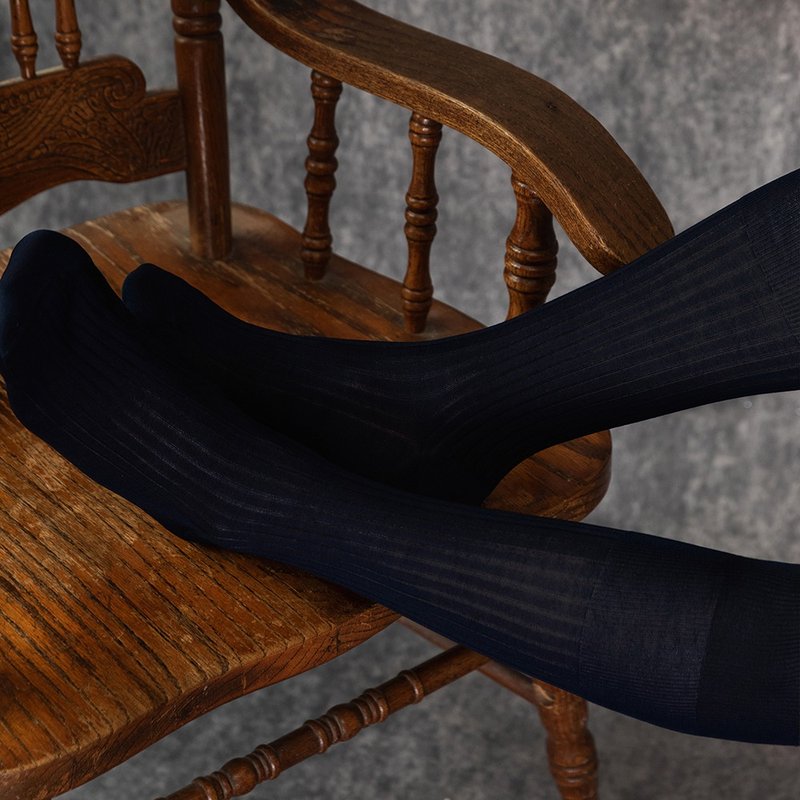 Tall Gentlemen's Socks Made in Italy 80 Combed Mercerized Cotton Deep Sea Blue - ถุงเท้าข้อกลาง - ผ้าฝ้าย/ผ้าลินิน สีดำ