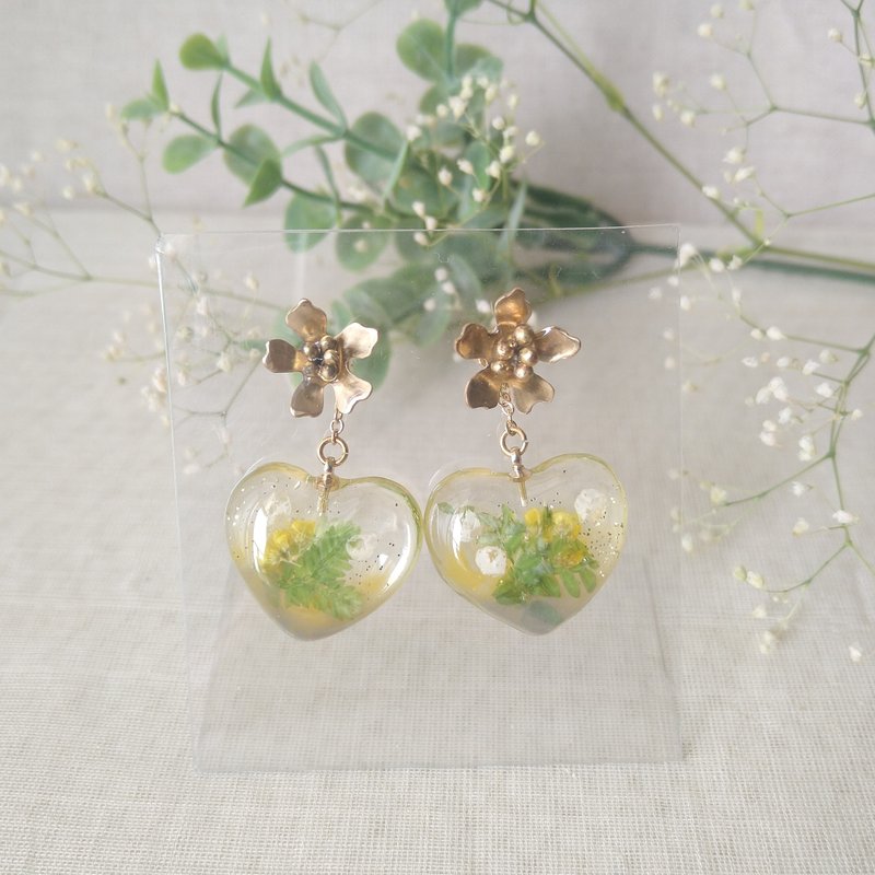 透明ハートと真鍮小花ピアス　yellow - 耳環/耳夾/耳骨夾 - 其他金屬 黃色