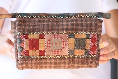 BeePatchwork Quilted Cosmetic Bag made in Japanese patchwork style