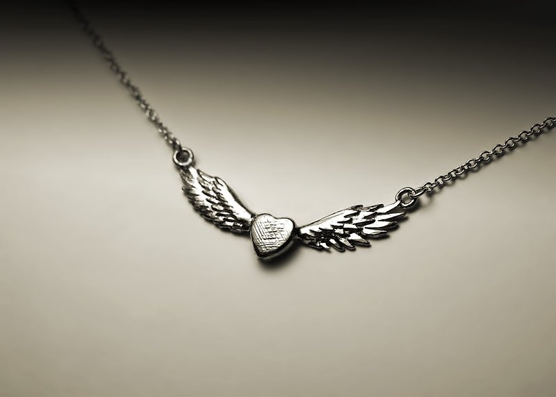 愛心翅膀項鍊 - 項鍊 - 其他金屬 銀色