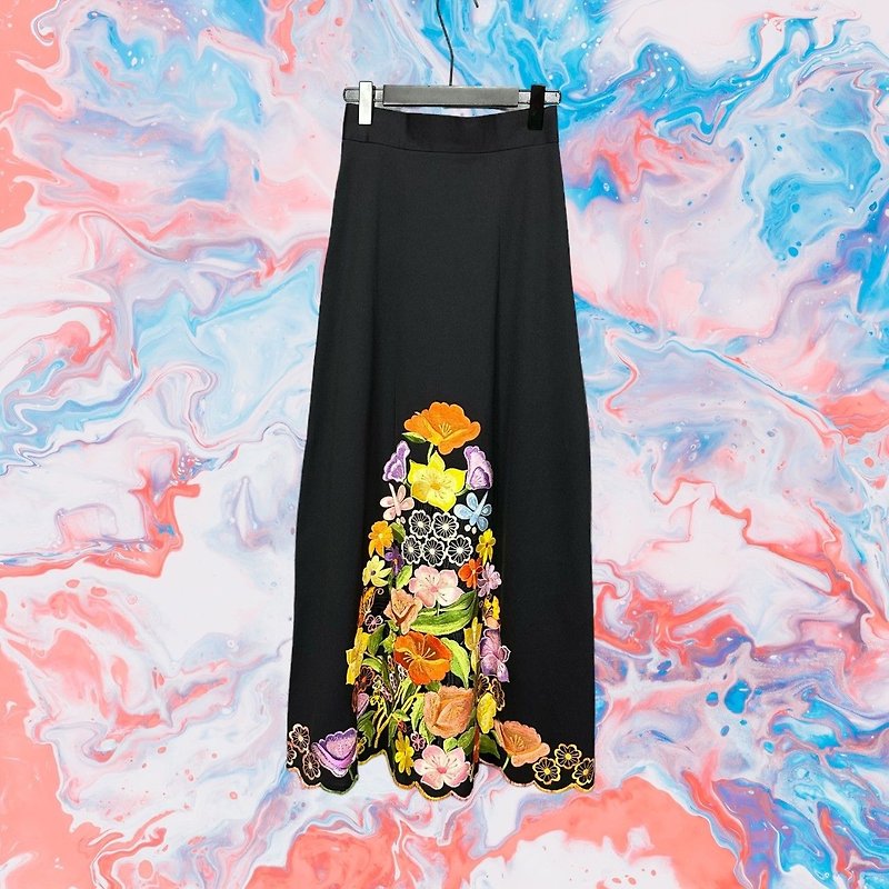 Second-hand antique black skirt with hollow embroidery, high-waisted 26 long skirt G318 - Skirts - Polyester Black