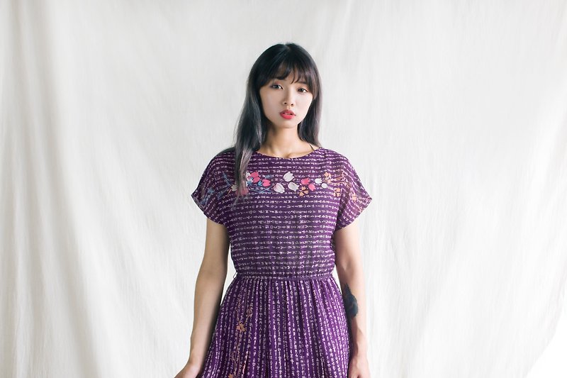 Purple mysterious file half sleeve vintage dress - ชุดเดรส - วัสดุอื่นๆ สีม่วง