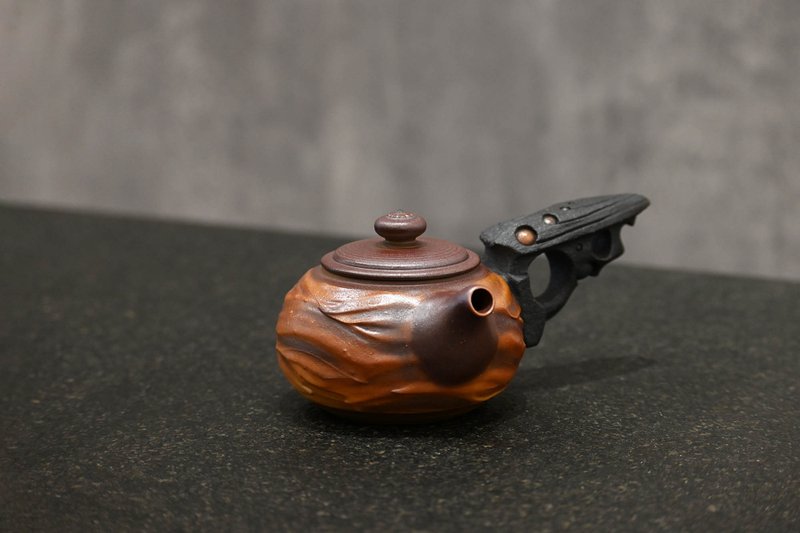 | 160cc | 柴燒造型側把茶壺 茶壺 柴燒壺【臻麟陶藝】 - 茶壺/茶杯/茶具 - 陶 