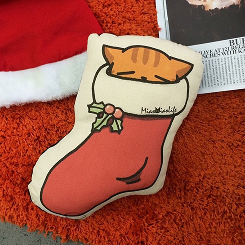 【 插畫家/我的貓貓生活】聖誕襪襪 純棉帆布形狀抱枕 - 枕頭/咕𠱸 - 棉．麻 