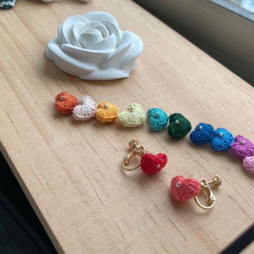 寶玉滿堂 【手作飾品系列】 鉤針編織 雙色小愛心 多色系 夾式耳環