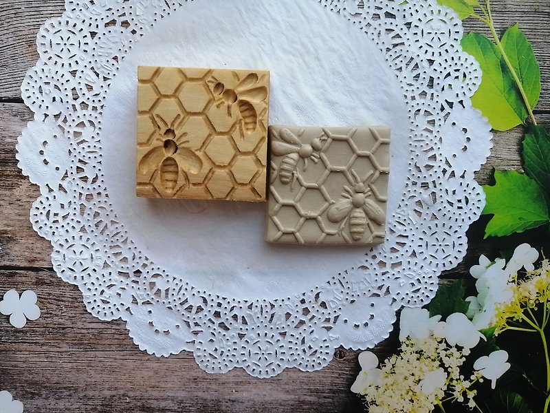 Bees wooden cookie mold,  Engraved honeycomb stamp, springerle stamp for cookie. - Wood, Bamboo & Paper - Wool Brown