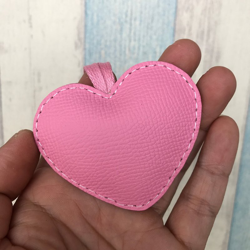 癒しの小物ピンクかわいい愛手縫いレザーチャームSサイズ - チャーム - 革 ピンク