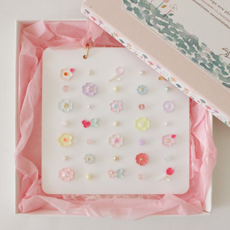 牆面飾品: blossoms leading the way - 壁貼/牆壁裝飾 - 壓克力 多色