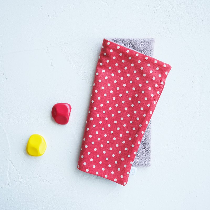 Organic Cotton Embroidered Handkerchief Towel ハンカチ-Red Dot - ผ้ากันเปื้อน - ผ้าฝ้าย/ผ้าลินิน สีแดง
