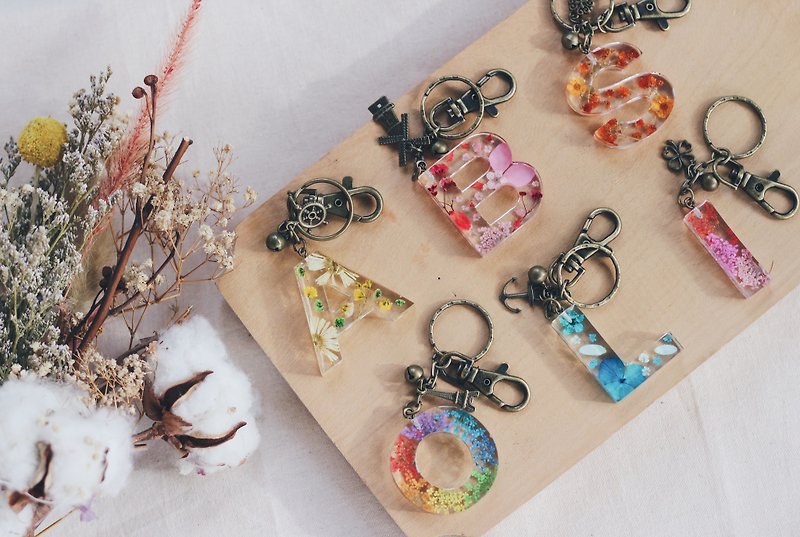Key in the Dried Flower - Customised Keychain - Keychains - Plants & Flowers Multicolor