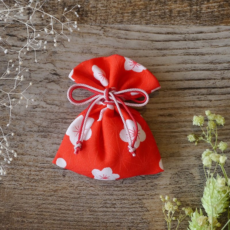Congratulatory peace healing happy accessories Kimono smell bag Umebun - Fragrances - Cotton & Hemp Red