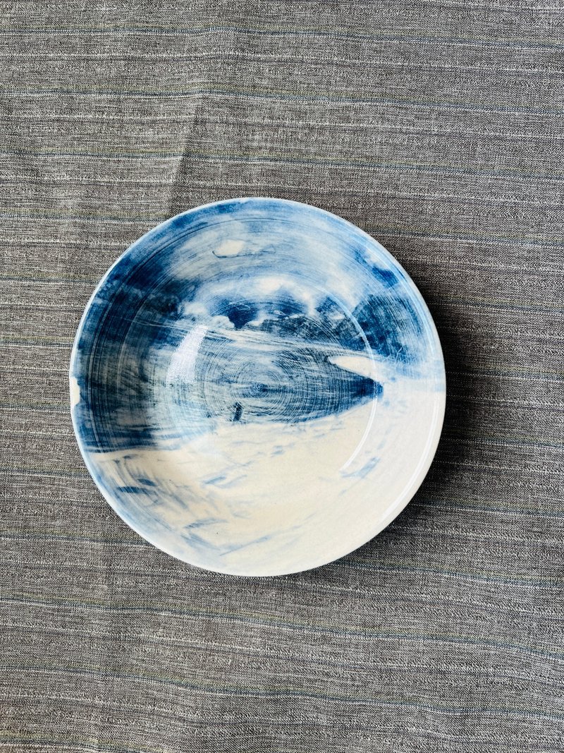 走過沙灘的記憶 手繪青花陶 直徑14cm x H 2.8 cm - 盤子/餐盤/盤架 - 陶 