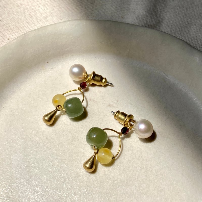 Lao Lin Groceries | Two-wear pearl Wax and Tian jade earrings (needle/clip) - Earrings & Clip-ons - Copper & Brass Gold