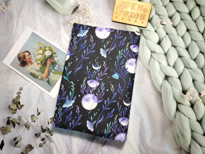 夜光系列-美國限量棉布月相與蝶夜光布書套-手冊套-布書衣A5-25K - 書衣/書套 - 棉．麻 