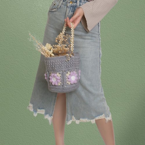 MikkaFashion 微可愛女孩時尚 | 仿珍珠鏈條手提 祖母方格花朵手工編織水桶包