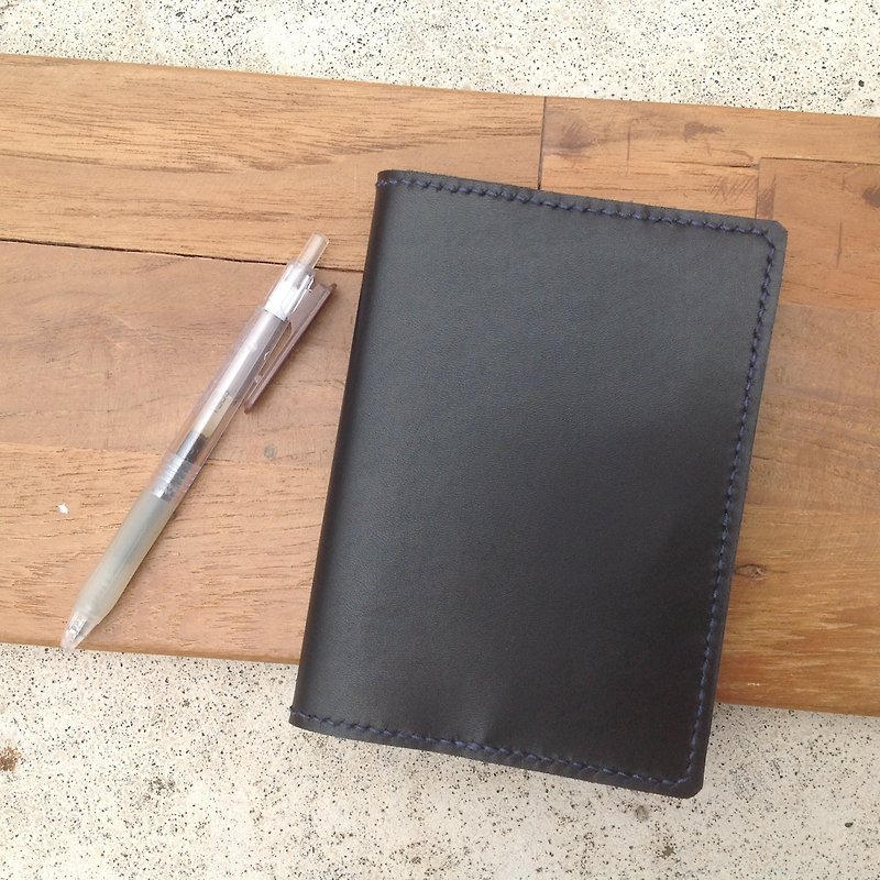 A6ノート、無印良品のブックカバー、カードを入れる、ペンで手縫い、レザーブラック - ノート・手帳 - 革 ブラック
