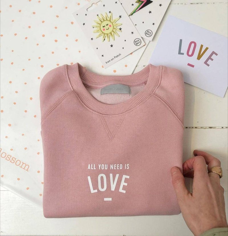 British Bob & Blossom LOVE pink brushed long-sleeved sweatshirt - เสื้อยืด - ผ้าฝ้าย/ผ้าลินิน สึชมพู