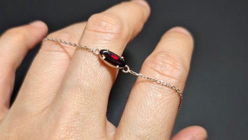 ネパール産の手作り品です。 ネパールで手作りされた925スターリングシルバーの天然