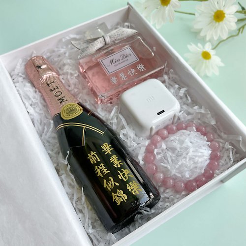 Calligraphy on Mini Moët! - Personalised Champagne for Gifting