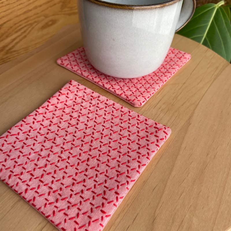 刺し子コースター2枚セット　籠目　赤　洗える　刺繍　刺繡杯墊　プレゼント　誕生日　キッチン　コーヒー　カフェ　日本製 - 杯墊 - 棉．麻 紅色