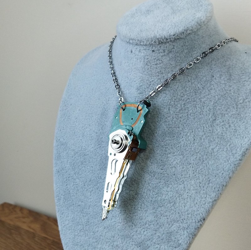 Futuristic necklace OOAK. Cyberpunk necklace recycled. Handmade sci fi jewelry. - 項鍊 - 其他金屬 多色