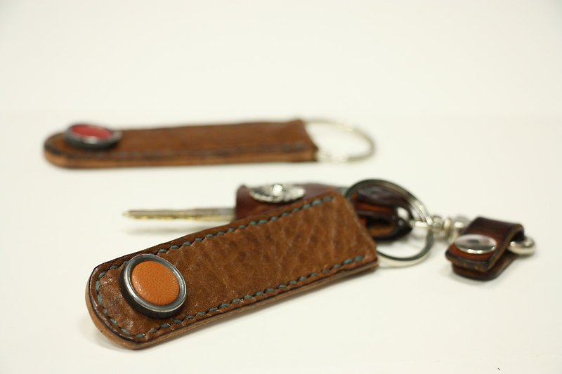 1930 with two-color retro antique withhold leather key ring (color optional) - ที่ห้อยกุญแจ - หนังแท้ สีนำ้ตาล