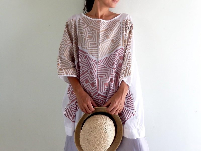 Big shirt made from a pattern with woodblock print - เสื้อผู้หญิง - ผ้าฝ้าย/ผ้าลินิน ขาว